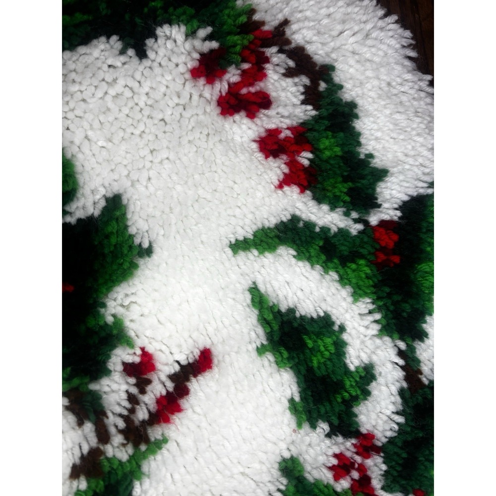 🎄Christmas Tree Skirt Handmade Latch Hook Poinsettias Yarn 32" Round Finished - Picture 6 of 8